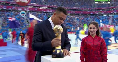 بالصور.. الأسطورة رونالدو يحمل كأس القارات فى حفل ختام البطولة