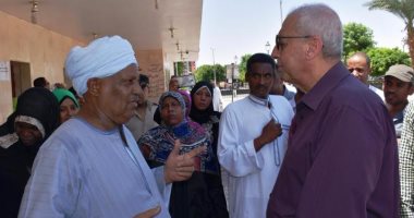 بالفيديو.. محافظ أسوان يلتقى المستحقين لشقق إسكان الأوقاف