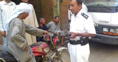 بالصور.. حملات لإزالة الإشغالات والمقاهى المخالفة بشوارع مدينة أرمنت