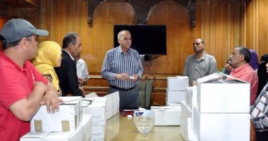 محافظ القليوبية يسلم مديري التضامن الاجتماعي كروت معاش تكافل وكرامة