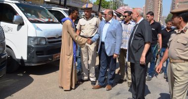 بالصور..محافظ سوهاج يتفقد مواقف السيارات ويؤكد على الالتزام بالتعريفة الجديدة