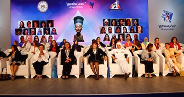 بالصور.. منى شندى تشارك بمؤتمر مصر تستطيع بزى البحرية الأسترالية 