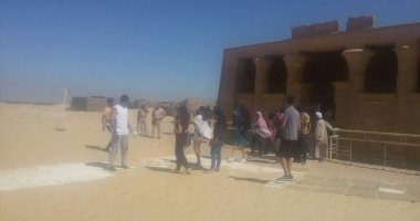 عامل يعثر على قطعة يشتبه فى أثريتها قبل الإعلان عن كشف المنيا