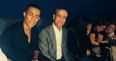 محمد رمضان ينشر صورة مع جمال السادات معلقا: مع نجل بطل الحرب والسلام