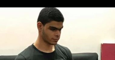 قارئ يشارك بفيديوهات تلحين لأحد أقاربه الكفيف ويطالب بتبنى موهبته