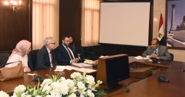 محافظ الإسكندرية يستعين بشركة بريطانية لإدارة ملف المخلفات والقمامة