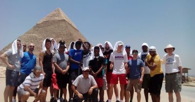 بالصور.. بعثة منتخب كندا للسلة تزور الأهرامات وأبو الهول