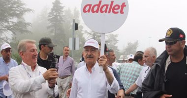 أردوغان يترنح أمام مظاهرات تندد بقمع الحريات.. المعارضة التركية تنتفض فى ذكرى قمع حركة الجيش وتطالب بوقف حالة الطوارئ.. وأنصار السمع والطاعة يهاجمون مسيرة للمعارضة.. والرئيس يحشد مرتزقة إعلامه لتشويه المحتجين