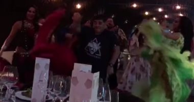 شاهد.. وصلة رقص من مارادونا فى ملهى ليلى بروسيا