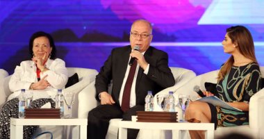  بالصور.. وزير الثقافة: أتمنى أن أرى سيدة مصرية ترأس الحكومة والبرلمان