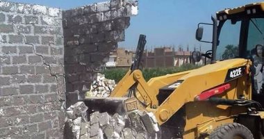 بالصور ..محافظ سوهاج: إزالة تعديات على الأراضى الزراعية بمدينة المنشاة