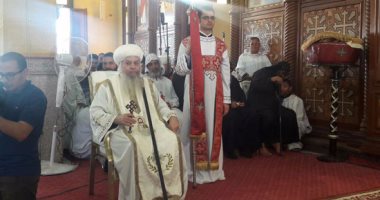 بالصور.. بدء قداس ذكرى الأربعين لشهداء دير الأنبا صموئيل بالمنيا