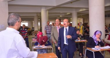 رئيس جامعة أسيوط يكلف بتوفير تكييفات لطلاب الدراسات العليا بكلية التجارة