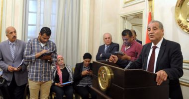 الحكومة: لا مساس بأسعار السلع الأساسية وغلق المخابز  غير المرخصة