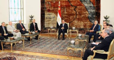 وفد الكونجرس الأمريكى يغادر القاهرة عقب لقاء الرئيس السيسى