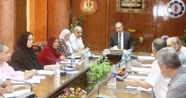 محافظ السويس يبحث طلبات 18 مواطناً في اللقاء الجماهيرى