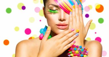 5 حاجات لازم تعرفيها قبل ما تجربى المكياج النيون الصيف دا