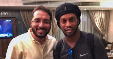 بالصور.. أحمد نجل الفنان محمد ثروت مخرج حملة النجم العالمى رونالدينيو الخيرية