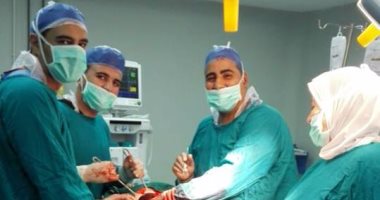 بالصور.. فريق طبى بطوارئ دمياط ينقذ حياة مواطن سقط من الدور الثالث