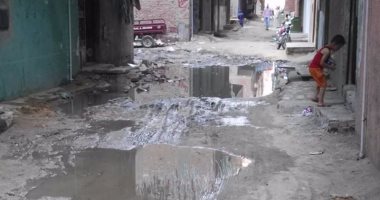 بالصور.. مياه الصرف الصحى تغرق شارع المصطفى فى بشتيل بمحافظة الجيزة