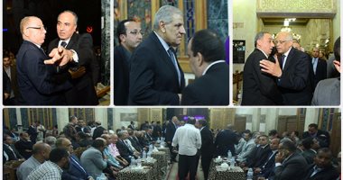 رموز السياسة والإعلام يشاركون فى عزاء شقيقة نقيب الصحفيين بعمر مكرم