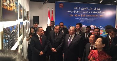 بالصور.. سفير الصين لدى القاهرة يفتتح معرض مدينة شينجيانج المسلمة بالهناجر