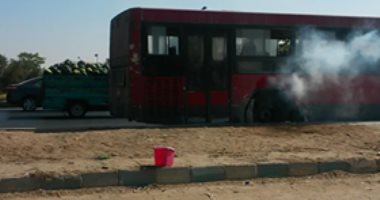السيطرة على حريق أتوبيس أسفل كوبرى الجامعة دون إصابات