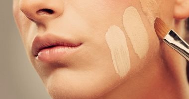 لو بشرتك دهنية.. قواعد اختيار كريم أساس مناسب 