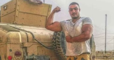 والد الشهيد خالد المغربى "دبابة" من أمام قبرة: قالى أنا مشروع شهيد.. فيديو