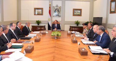 السيسى يعزى أسر شهداء الهجوم الإرهابى برفح.. ويوجه بتوفير أقصى رعاية للمصابين.. ويؤكد: قوى التطرف تحاول زعزعة استقرار وأمن البلاد.. الرئيس لمسئولى الدولة: يجب توخى أقصى درجات الحيطة لمواجهة المخططات الإجرامية