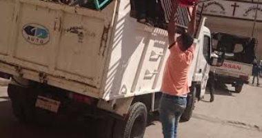 بالصور.. حى العجمى بالإسكندرية يشن حملات لإزالة إشغالات الطريق
