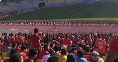 4 نصائح للجماهير الحمراء فى برج العرب قبل موقعة الأهلى والنجم الساحلى.. الالتزام بأمن دخول الملعب.. التشجيع المثالى دون هتافات مسيئة.. ممنوع الليزر بأوامر الكاف.. و"بلاش شماريخ" للخروج بالمباراة لبر الأمان
