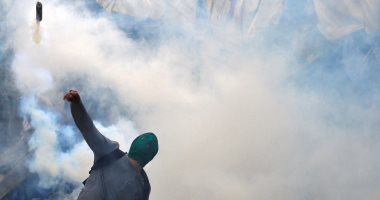 بالصور.. اشتباكات بين الشرطة الهندية ومحتجين فى شوارع إقليم كشمير