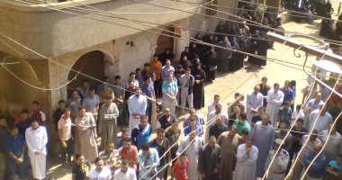 بالصور..الحزن يخيم على أهالى قرية الخضرة بالمنوفية فى انتظار جثمان شهيد سيناء