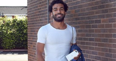 محمد صلاح تعليقًا على مباراة الزمالك: "ياسلام لو الشناوى جاب جول"