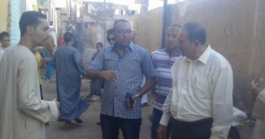 بالصور.. رئيس مدينة إسنا ووفد مهندسين شباب يناقشون أزمة المياه الجوفية بأصفون