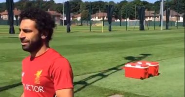 بالصور.. محمد صلاح يظهر فى ملعب "ميلوود" 