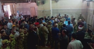 محافظ الشرقية و قائد الصاعقة  يشيعان جنازة العقيد منسي بالشرقية