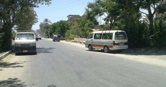 أهالى القرنة الجديدة بالأقصر يطالبون بعمل مطب صناعى بمدخل المدينة