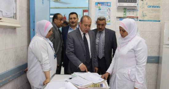 محافظ دمياط يفاجئ مستشفى السرو ويحيل أطباء للتحقيق