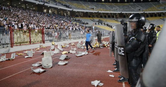 الإذاعة الداخلية لاستاد برج العرب تطالب جمهور الزمالك بالحفاظ على المدرجات