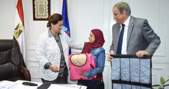 محافظ البحيرة توجه بتذليل المعوقات أمام تسويق منتجات الشباب