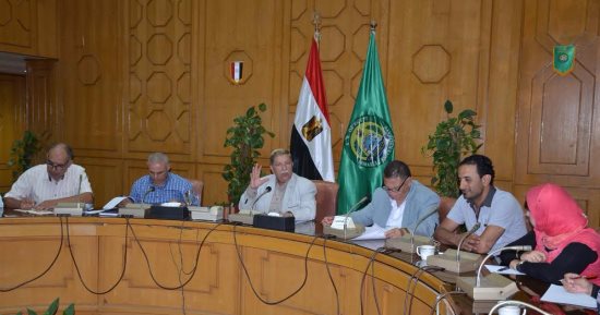 محافظ الإسماعيلية: فحص 2456 طلب تقنين وضع يد من إجمالى 4774 لمساحة 55ألف فدان