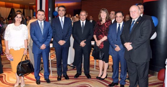 بالصور .. محافظ الإسكندرية يقدم التهنئة فى العيد الوطنى لأمريكا