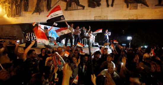 بالصور.. مواطنون عراقيون يحتفلون بتحرير الموصل من قبضة تنظيم داعش