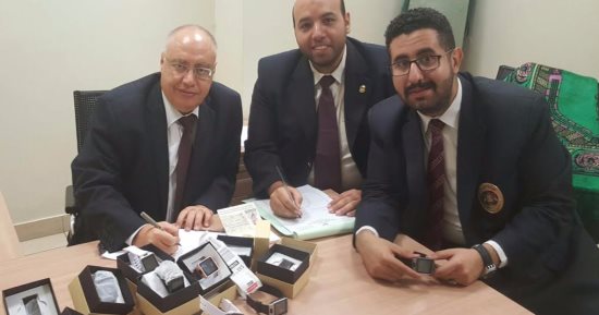 ضبط 8 ساعات تجسس فى مطار القاهرة لدى راكب قادم من الإمارات
