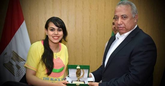 بالصور .. محافظ الشرقية يكرم أوائل الجمهورية فى الدبلومات الفنية 