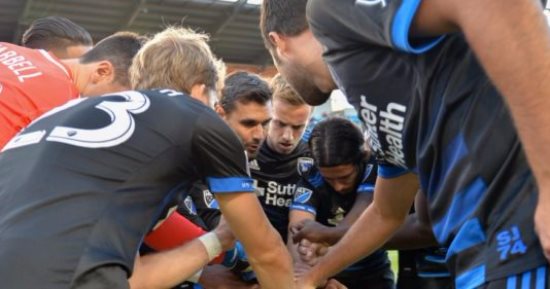 بالفيديو.. أغرب هدف قد تشاهده فى حياتك