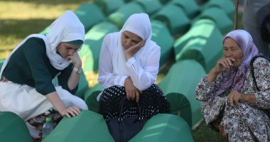 بالصور.. دفن ضحايا جدد لمذبحة سريبرينيتسا بالبوسنة تزامنا مع ذكراها الـ 21
