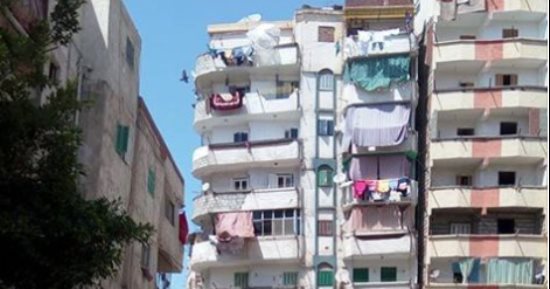 قارئ يحذر من عقار مائل بشارع الزهور فى محافظة الإسكندرية